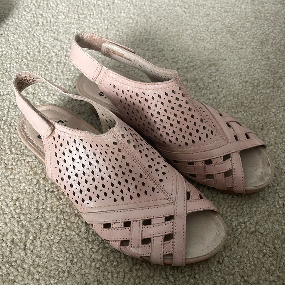 Earth Nude Pink Leather Open Toe
Sandals